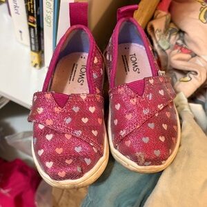 TOMS Kids Fuchsia Heart Sneakers